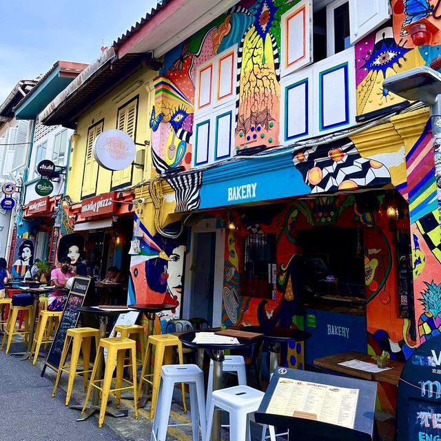 Pose with wall murals at Haji Lane🇸🇬