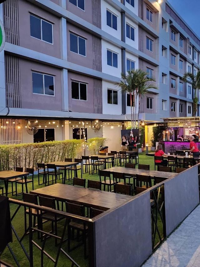 โรงแรมนิว แทรเวิล ลอด์จ (New Travel Lodge)