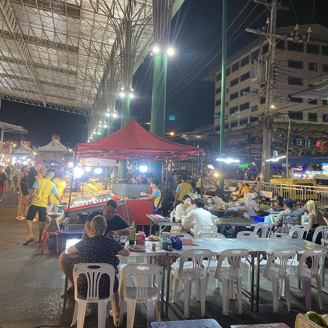เดินช๊อป ชิม ชิลที่ตลาดสดบันซ้าน ป่าตอง 🦑🦐🦞🦀
