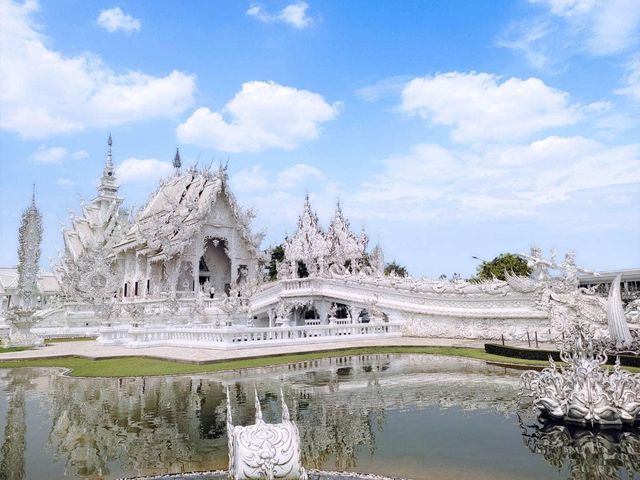 • วัดร่องขุน จังหวัดเชียงราย 🛖✨