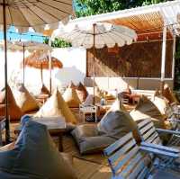 ร้าน Hideout Beach and Cafe