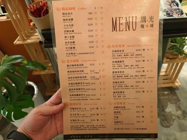 高雄前金-文學咖啡館|隅光咖啡|(閱讀咖啡香）
