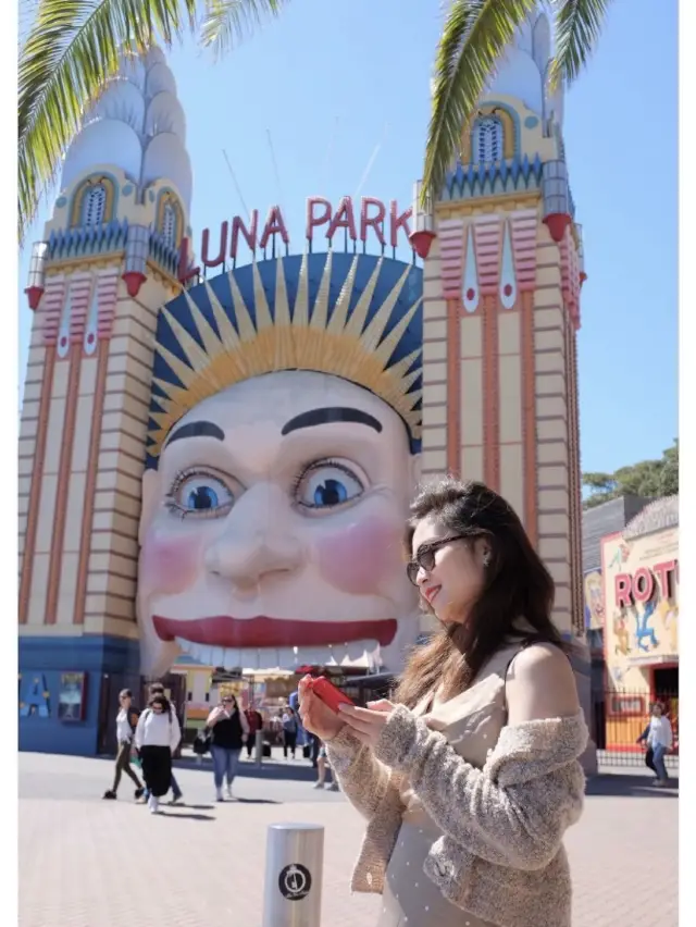 色彩繽紛的澳洲Luna Park：歡樂冒險的完美目的地！