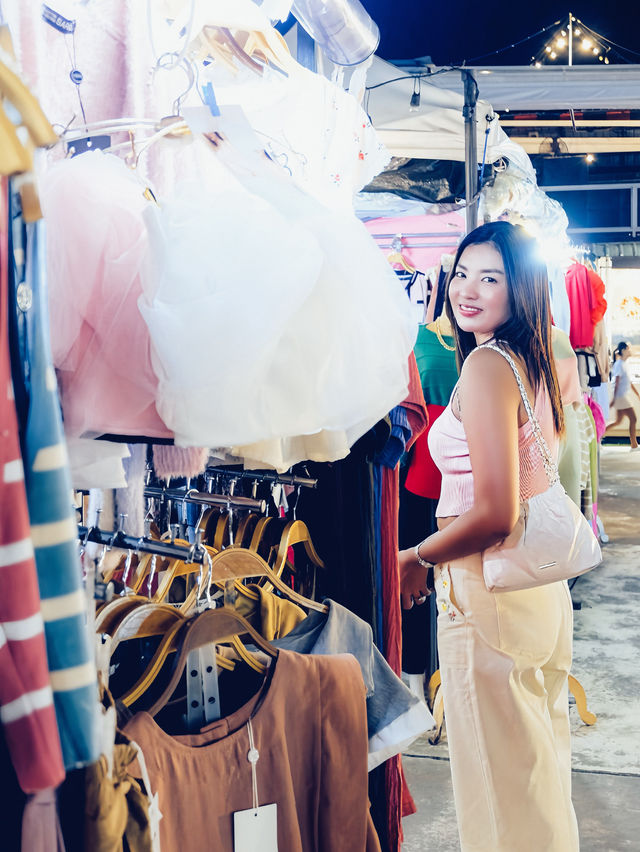 เดินเล่นตลาดกลางคืน ตลาดชิลล์วา ภูเก็ต