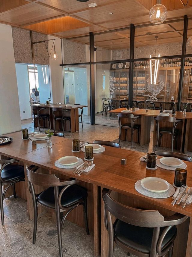 Emtier French Dining