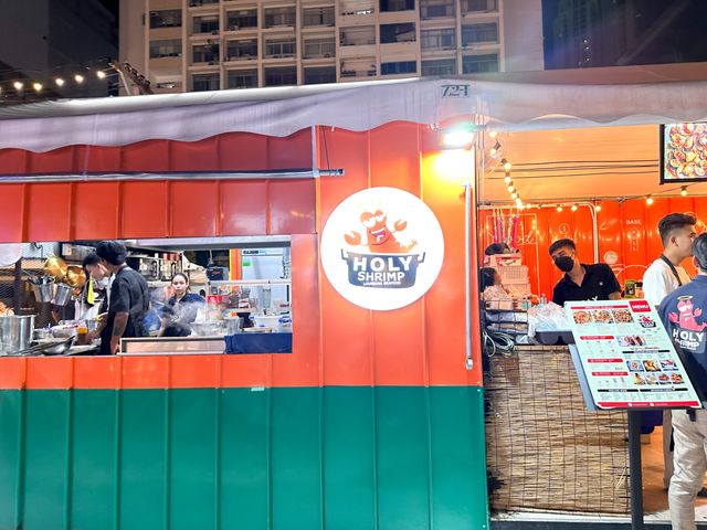 喬德夜市JODD FAIRS 曼谷逛夜市的好選擇｜喬德夜市巨無霸火山排骨