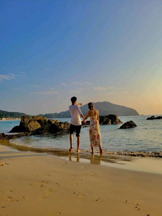 【三重/秘密のビーチ】透明度抜群✨地元民しか知らない。秘密のビーチ🏖️夕日もこんなに綺麗です！！