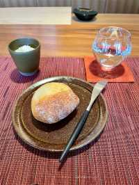 那珂川のせせらぎを背に創作に満ちたお料理が魅力