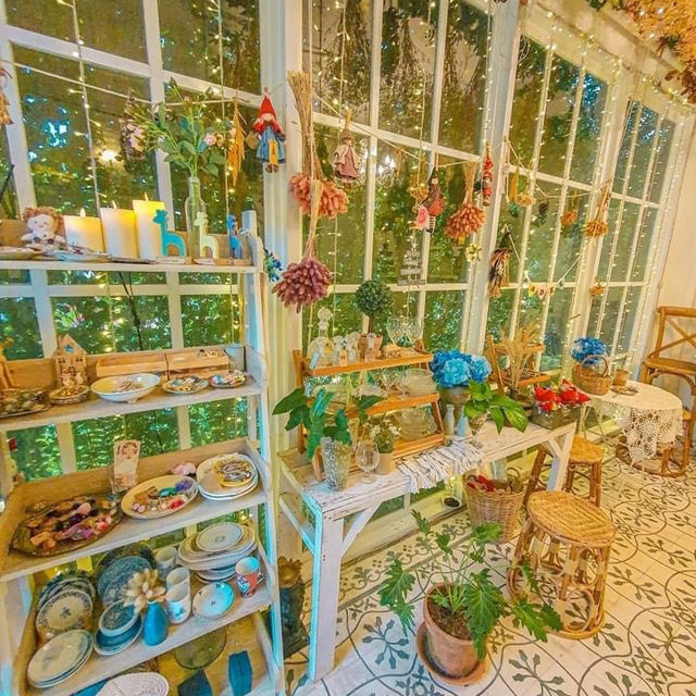  ปาฎีคาเฟ่ คาเฟ่ในสวนดอกไม้ สไตล์ยุโรป ระยอง