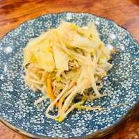 「天津街巷弄內的日式鰻魚飯店，人均價格200-400元」