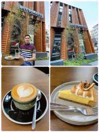🍊🍰☕ "Bottomless Sukhumvit33 - 輕奢咖啡體驗與美味蛋糕的絕妙組合" ☕🍰🍊