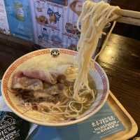 可愛卡通拉麵店😍