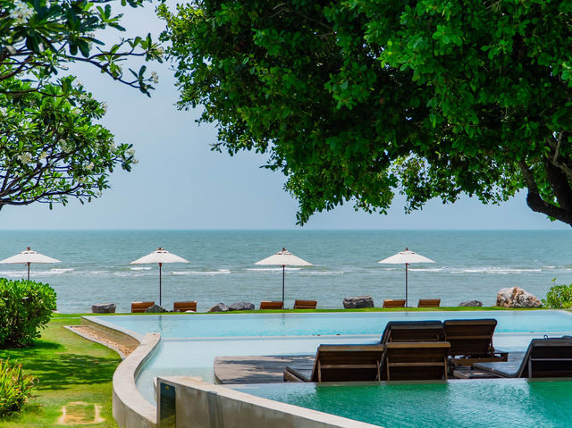 สัมผัสเสน่ห์อันคลาสสิคที่ Devasom Hua Hin Resort
