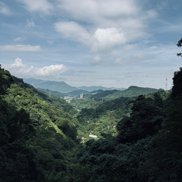 台北新店夢幻步道分享！銀河洞，隱身於森林中秀麗瀑布的神秘景點。