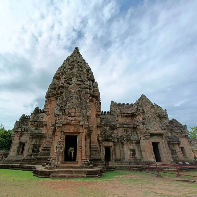 เขาพนมรุ้งในวันที่อากาศดี