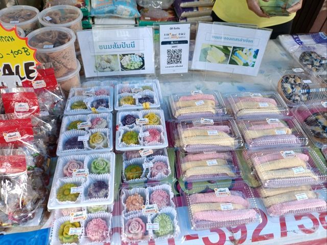ตลาดชุมชนขนมแปลกริมของหนองบัว จันทบุรี