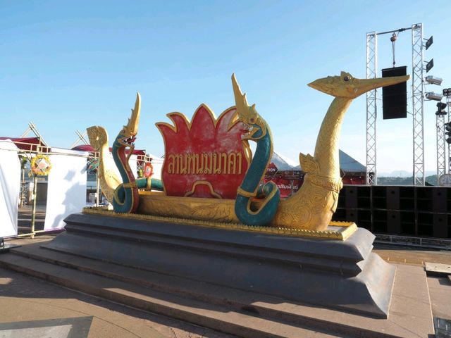 เดินเล่นริมโขง นครพนม