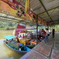 Pulau Suri - Floating market