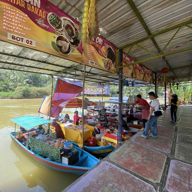 Pulau Suri - Floating market