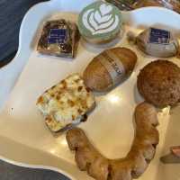 3種の食パンが楽しめるモーニングプレート