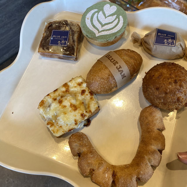 3種の食パンが楽しめるモーニングプレート