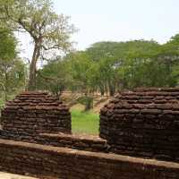ชมเมืองโบราณ ที่อุทยานประวัติศาสตร์กำแพงเพชร