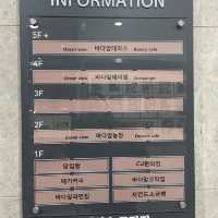 대형 딸기트리가 있는 영종도 해안 카페 바다앞테라스