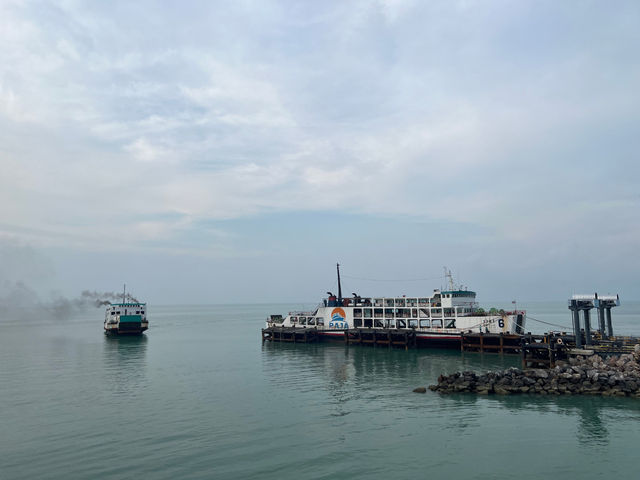 นั่งเรือไปเกาะพะงัน ชมพระอาทิตย์ยามเย็น 🚢🌴☀️