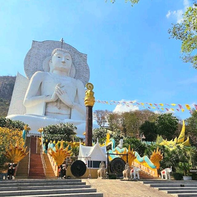 Wat Tham Phrathat Khao Prang