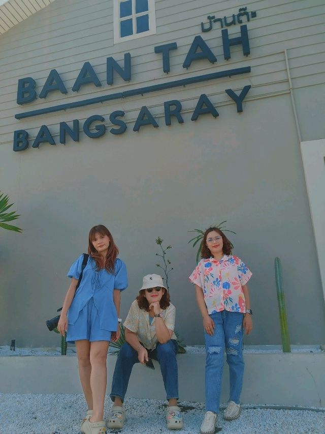 Baan Tah on the Sea ที่พักริมทะเลบางเสร่