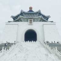 台北中正紀念堂 壯麗的建築與悠然的景觀