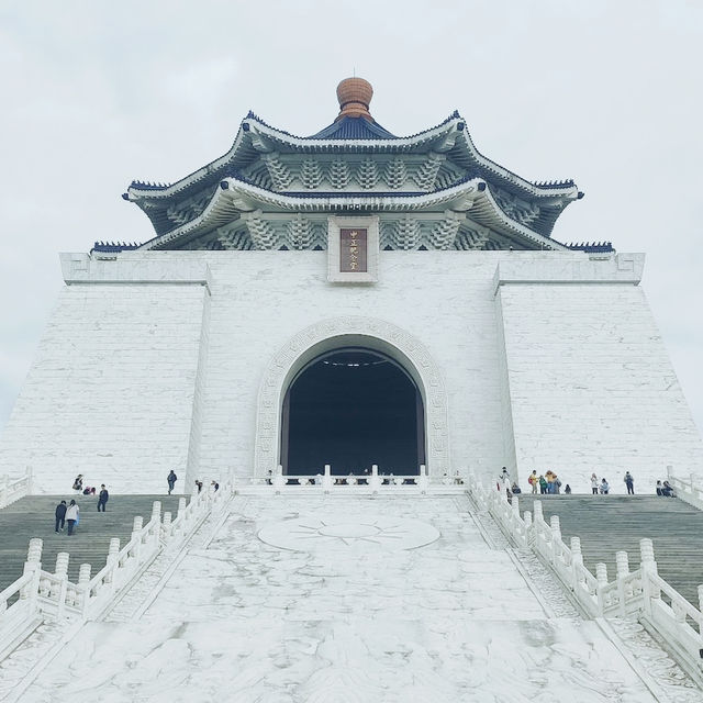 台北中正紀念堂 壯麗的建築與悠然的景觀