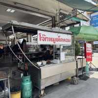 ร้านอาหาร แดง-ดำ 