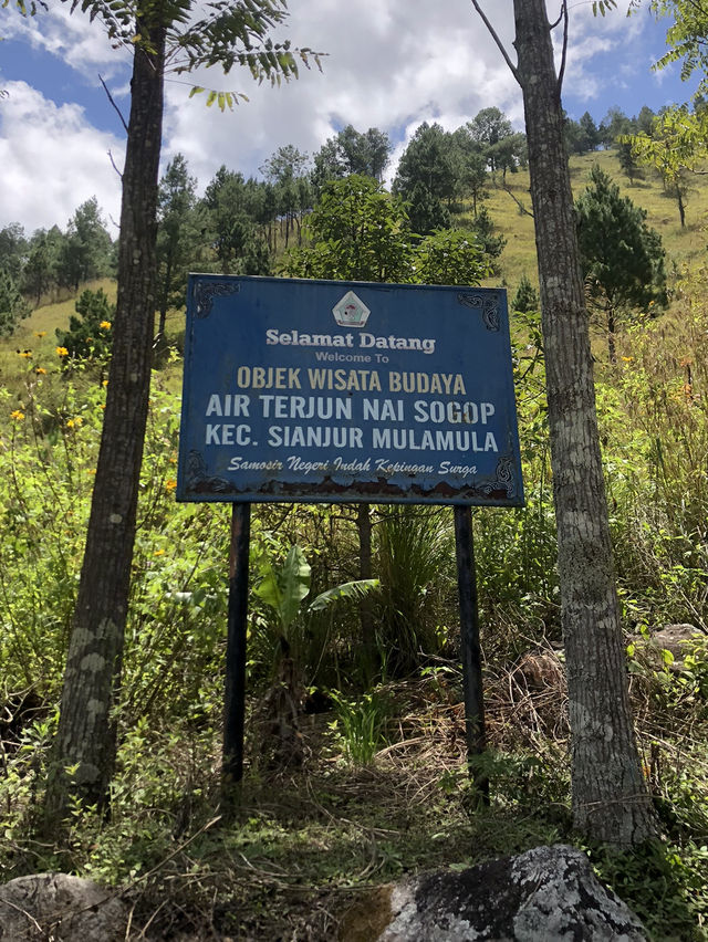 Stunning Hadabuan Naisogop Waterfall