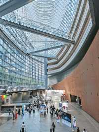 東京國際論壇中心：現代建築與多元文化的交流平台🏢🌏