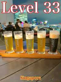 シンガポール　シンガポール観光　Level33からの夜景を見ながら呑むビールは最高だぞ！