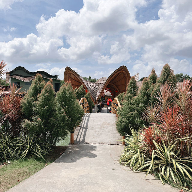 Ocean Vibes and Tasty Bites: My Seaverse Cafe Adventure in Hatyai!
