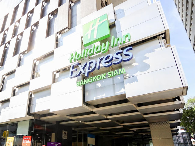 Holiday Inn Express Bangkok Siam ที่พักติด BTS 