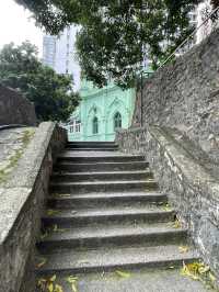 "探索香港古蹟之美：些利街清真寺 - 透視回教文化寶藏" 🕌📸🌟
