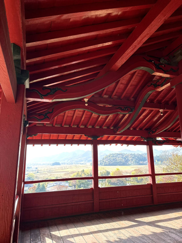 【栃木×佐野】釘を使わない建築  朱塗りの舞台からの眺めが素晴らしい