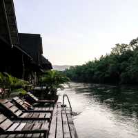 นอนชิลริมน้ำแควที่ไทรโยควิว รีสอร์ท