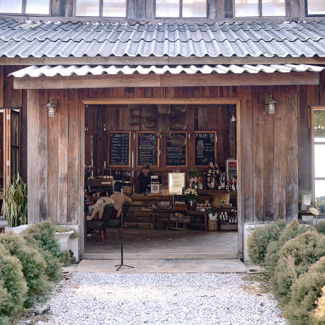 Miyo Coffee&Bar คาเฟ่สไตล์โรงนา