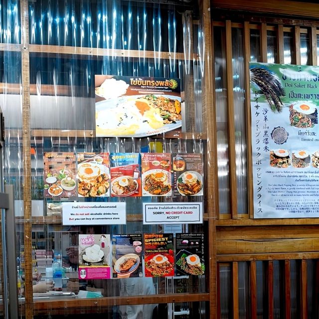 泰國曼谷_กะเพราตาแป๊ะ Gapow Tapae_脆皮豬肉打拋