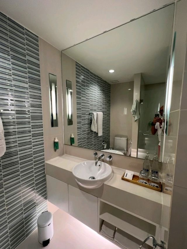 熱鬧的查汶海灘之上OZO HOTEL