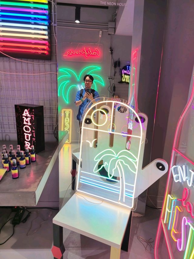 해외여행 바르셀로나 THE NEON HOUSE by Studiostore