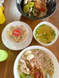 ‘มิถุนา’ ก๋วยเตี๋ยวต้มยำมะนาวสด ให้เครื่องเยอะ!