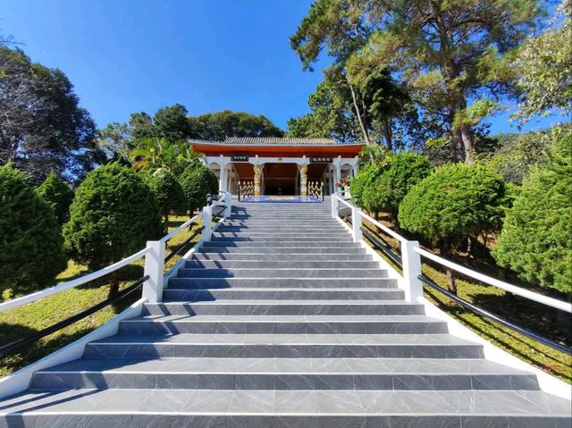 สถานที่เพื่อรำลึกบุคคลสำคัญ ของหมู่บ้านสันติคีรี
