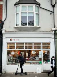 THE ROBIN CRAFT CAFE