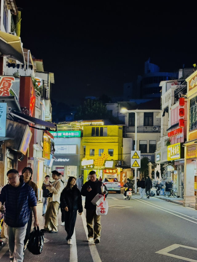 Discover the Artistic Heart of Xiamen: A Night in Shapowei