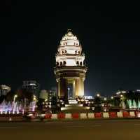 Phnom Penh by Night: A Royal Glow!